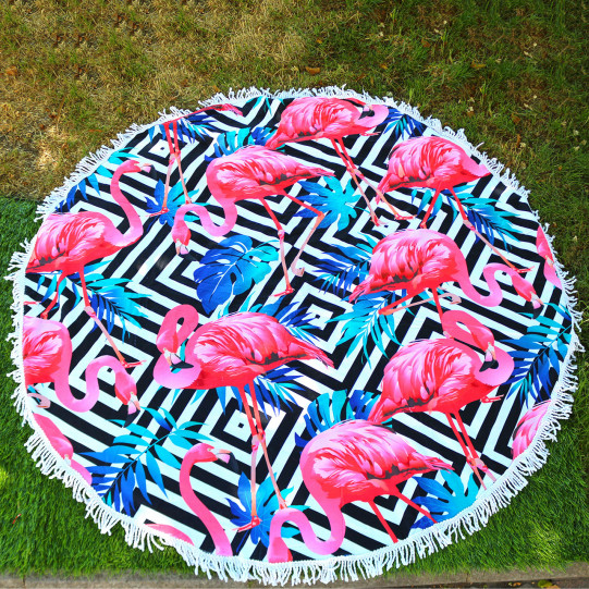 Пляжное покрывало-полотенце с бахромой Фламинго для отдыха на песке или траве, диаметр 145 см (K14345)
